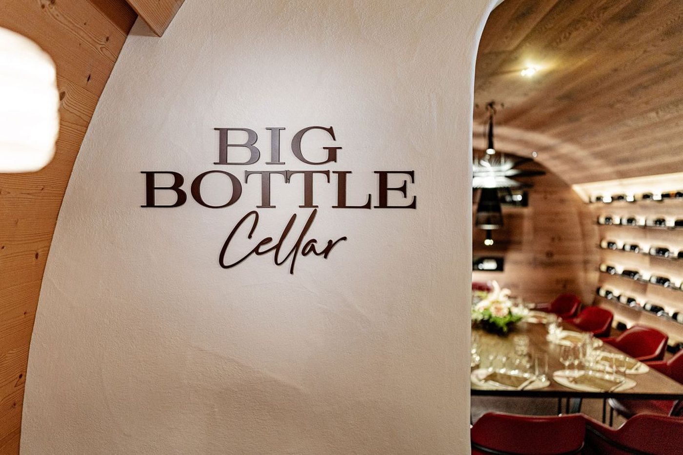 Big Bottle Cellar hos Restaurant Nives