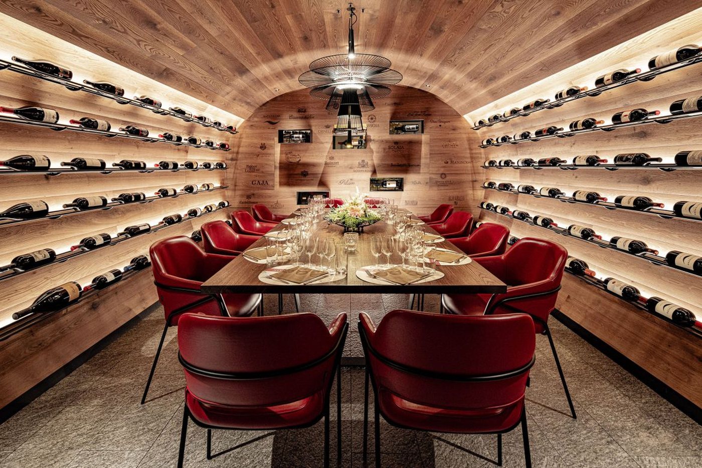 Big Bottle Cellar — privat spiserom i vinkjelleren hos Nives